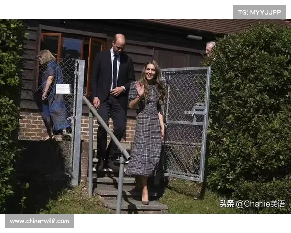 凯特王妃父母久违现身赛马会,威廉亲自接待,王室一家和谐亮相 凯特王妃父母久违现身赛马会,威廉亲自接待,王室一家和谐亮相